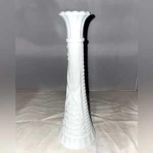 Vintage ANCHOR HOCKING PRESSED WHITE MILK GLASS BUD VASE STARS & BARS 9”